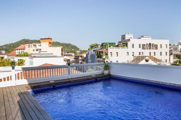 Rooftop pool