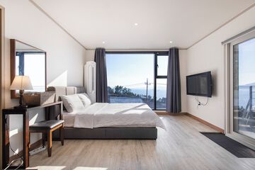 Beach/ocean view