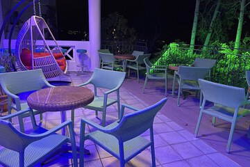 Poolside bar