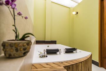 Jetted tub