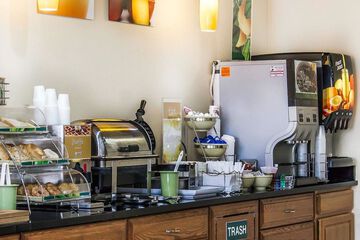 Breakfast/Coffee Service 24 of 30