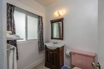 Bathroom sink
