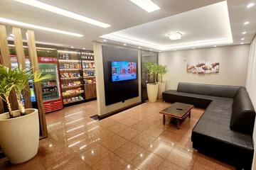 Shared lounge/TV area