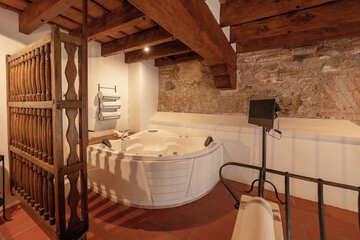 Private spa tub