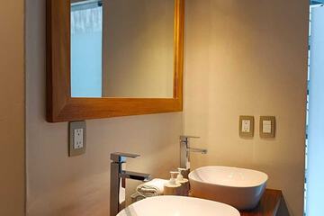 Bathroom sink