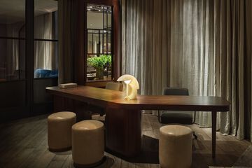 Concierge desk