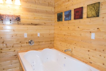 Jetted tub
