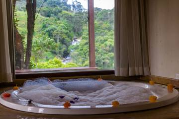 Jetted tub