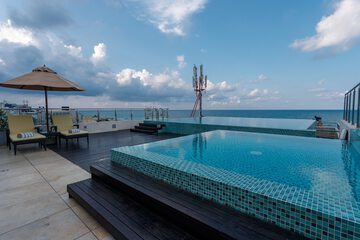Infinity pool