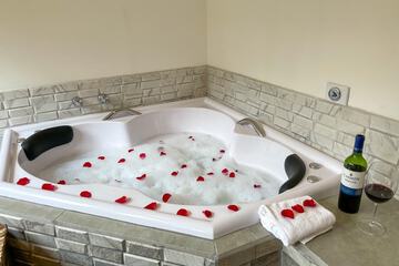 Indoor spa tub