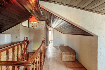 Handrails in hallways