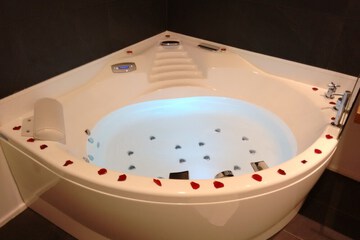 Jetted tub