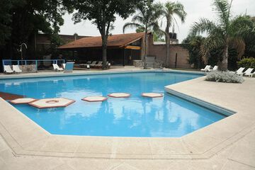 Indoor/outdoor pool