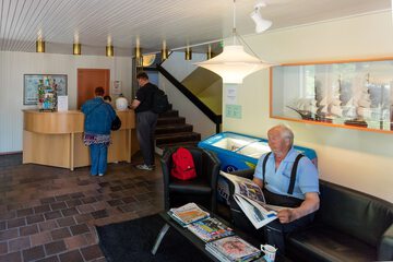 Lobby lounge