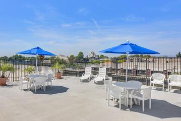 Anaheim Desert Inn & Suites