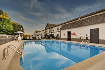 Exercise/lap pool