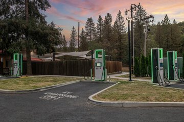 Electric vehicle charging station