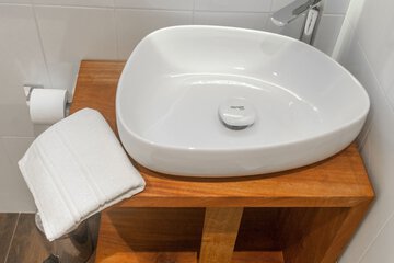 Bathroom sink