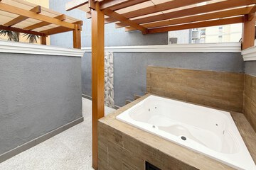 Private spa tub