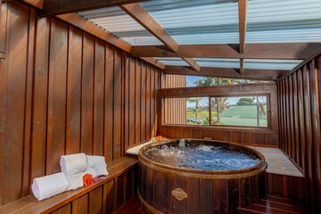 Indoor spa tub