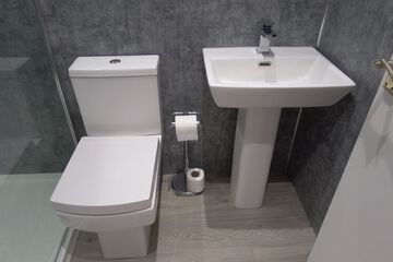 Bathroom sink