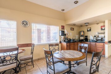 Breakfast/Coffee Service 40 of 50