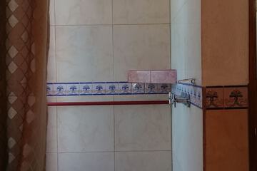 Deep soaking bathtub