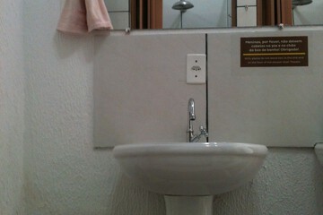 Bathroom sink