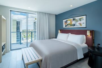 Room 32 of 65