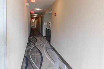 Ballroom/Hall 33 of 36