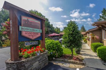 Mountainaire Inn and Log Cabins