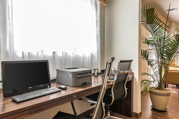 Business Center 43 of 45