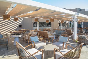 Poolside bar