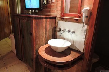 Bathroom sink