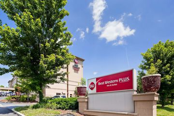 Best Western Plus Hannaford Inn & Suites