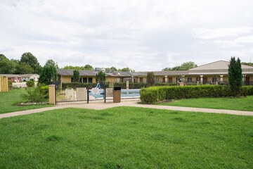 Hotel Exterior 20 of 23