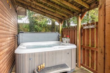 Private spa tub