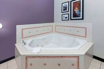 Jetted tub