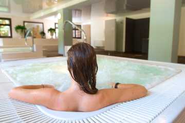 Indoor spa tub