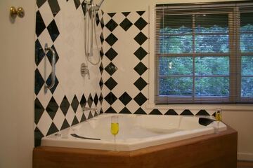 Jetted tub