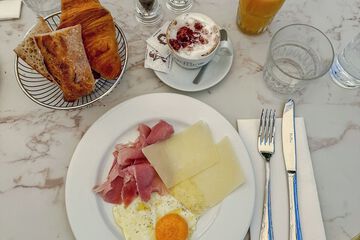 Breakfast meal