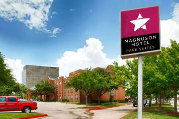 Magnuson Hotel Park Suites