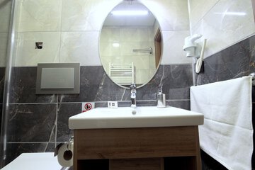 Bathroom sink