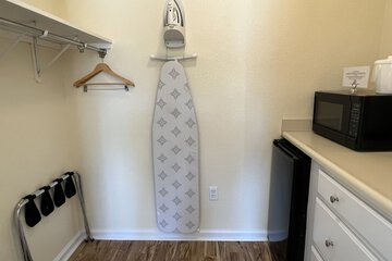 Iron/ironing board