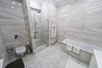 Deep soaking bathtub