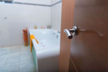 Deep soaking bathtub