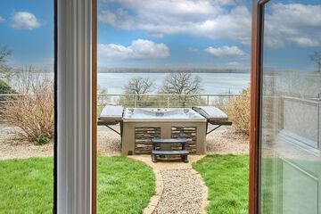 Private spa tub