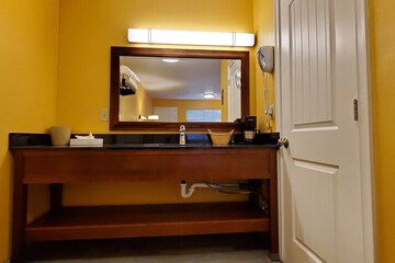 Bathroom sink