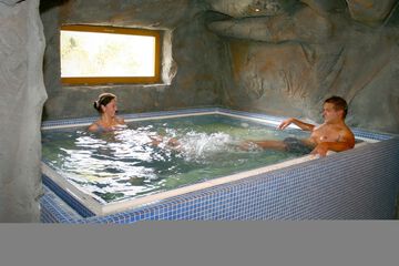 Indoor spa tub