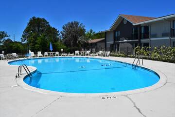 Howard Johnson by Wyndham Beaufort / Parris Island